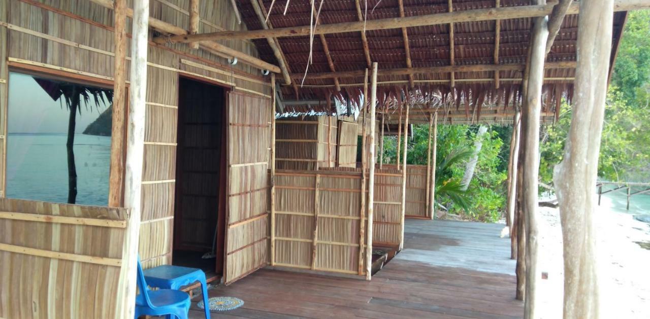 Erens Sauwandarek Guest House Pulau Mansuar Exterior foto